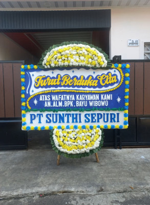 Papan Bunga Duka di Pulau Laut Utara
