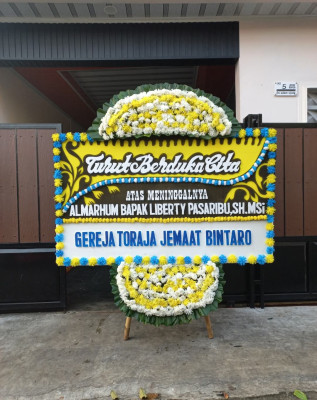 Papan Bunga Duka di Pulau Laut Utara