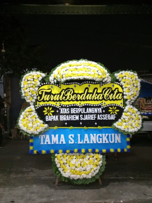 Papan Bunga Duka di Pulau Laut Utara